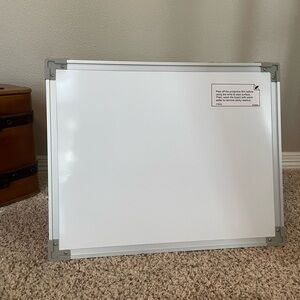 New- with original box ***Lakeshore double sided magnetic easel
